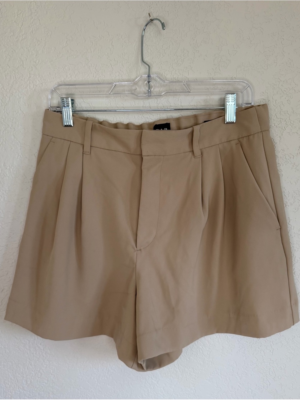 Gap High-Rise Pleated Women's Shorts in Beige